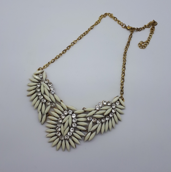 Statement Bib necklace - Picture 3 of 3
